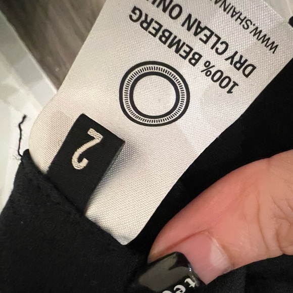 Black Sleeveless Women's Top - Picture 6 of 6